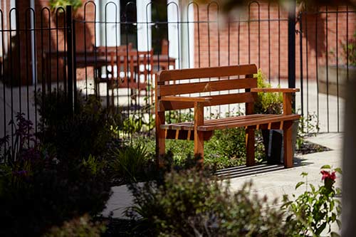 acer-court-care-home-nottingham-garden